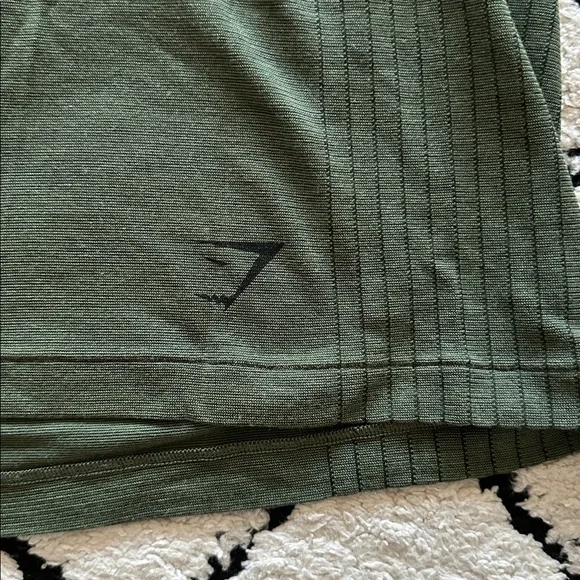 Gymshark Green Shirt - Picture 2 of 4